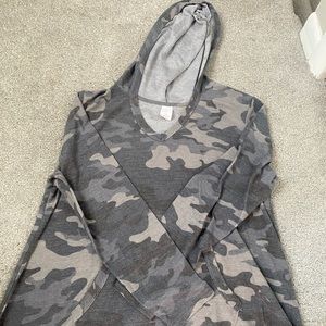 LIVI Camo hooded sweater 14/16